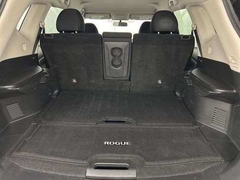 Used 2018 Nissan Rogue SV w/ Premium Package image 28