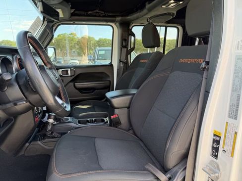 Used 2023 Jeep Gladiator Mojave AWD/4WD image 14