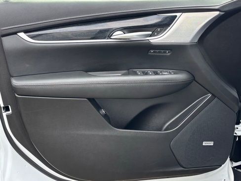 Used 2025 Cadillac XT5 Premium Luxury image 12