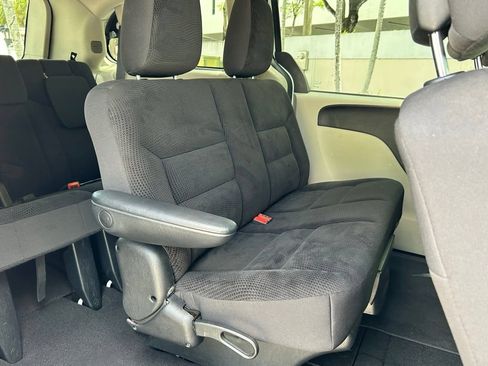 Used 2019 Dodge Grand Caravan SE FWD image 31