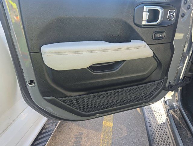 Used 2022 Jeep Wrangler Unlimited Sahara AWD/4WD image 14