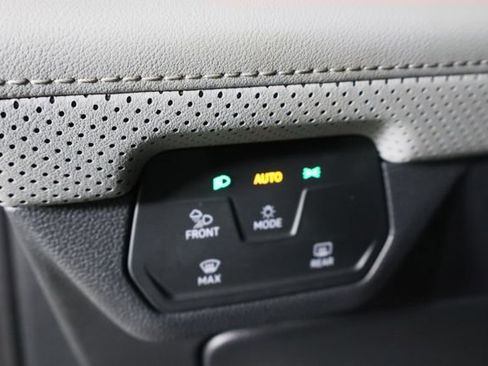 Used 2025 Volkswagen Atlas Peak Edition SE image 23