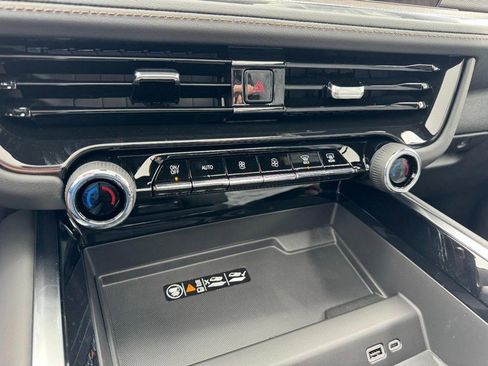 New 2026 Chevrolet Suburban High Country AWD/4WD image 40