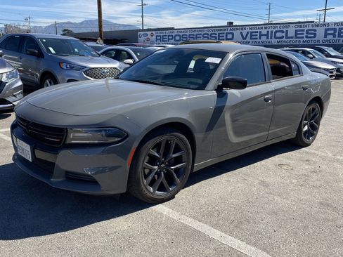 Used 2019 Dodge Charger SXT w/ Blacktop Package image 2