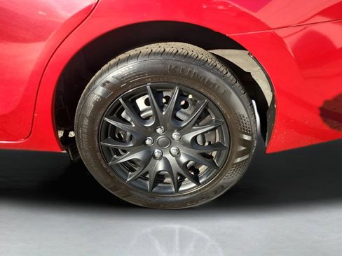 Used 2015 Toyota Corolla LE image 5