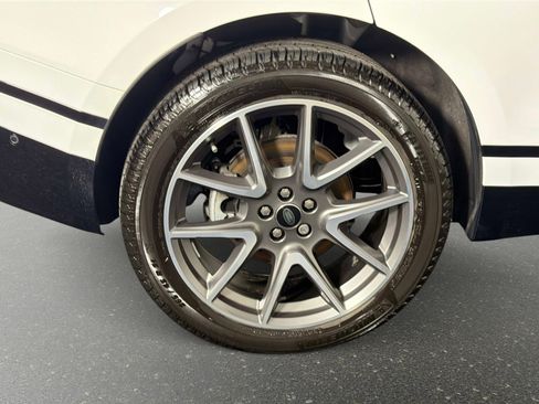 Used 2025 Land Rover Range Rover Velar Dynamic SE image 17