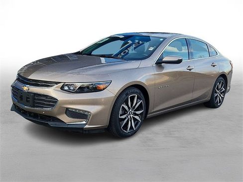 Used 2018 Chevrolet Malibu LT w/ Leather Package image 3