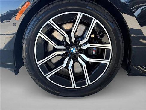 Used 2023 BMW 740i w/ Executive Package image 26