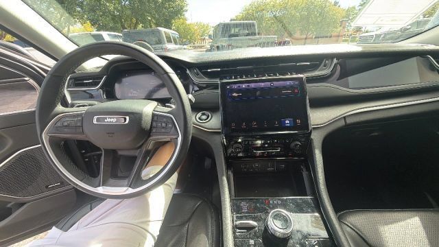 Used 2023 Jeep Grand Cherokee 4WD 4xe w/ Luxury Tech Group II image 16