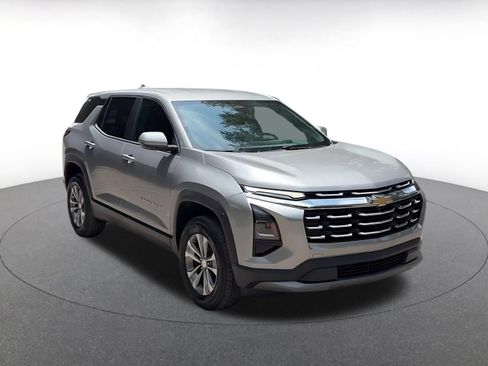 Used 2025 Chevrolet Equinox LT FWD image 3