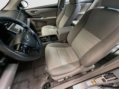 Used 2016 Toyota Camry LE FWD image 11