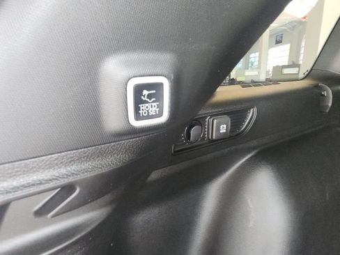 Used 2025 Jeep Grand Cherokee Altitude AWD/4WD image 39
