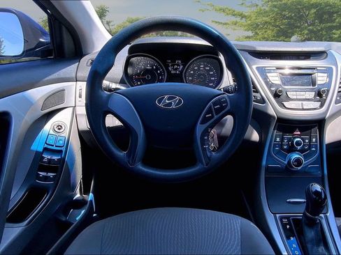 Used 2015 Hyundai Elantra SE FWD image 8