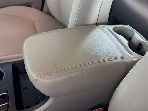 Used 2021 Kia Sedona LX FWD image 18