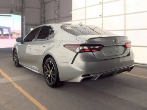 Used 2021 Toyota Camry SE FWD image 2