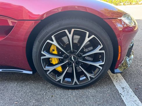 Used 2019 Aston Martin V8 Vantage Coupe image 30