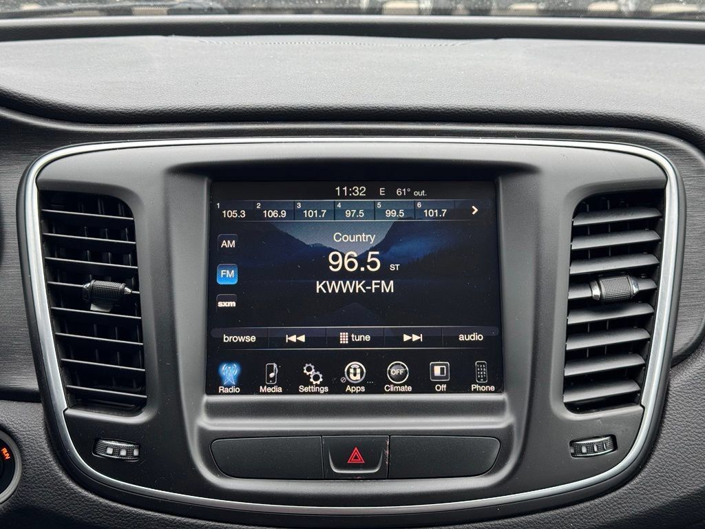 Used 2015 Chrysler 200 Limited w/ Convenience Group FWD image 3