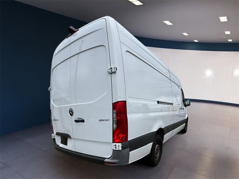 Used 2022 Mercedes-Benz Sprinter 2500 image 5