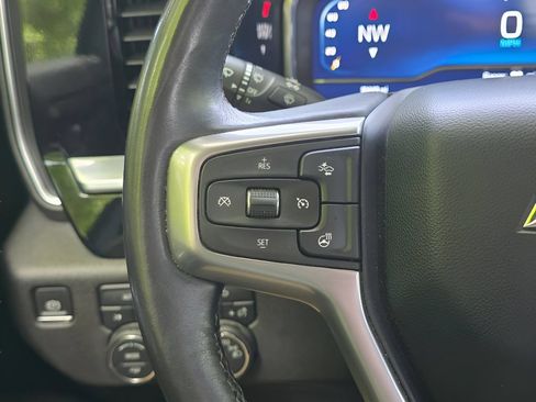 Used 2022 Chevrolet Silverado 1500 LT AWD/4WD image 17