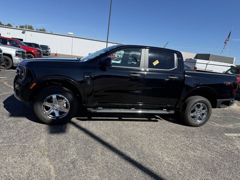 Used 2025 Ford Ranger XLT w/ Chrome Accent Package image 4