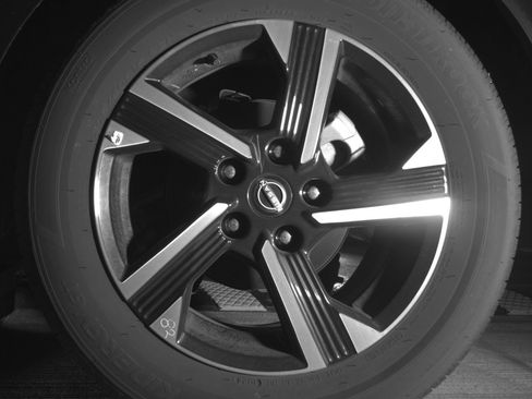 Used 2025 Nissan Sentra SV FWD image 14