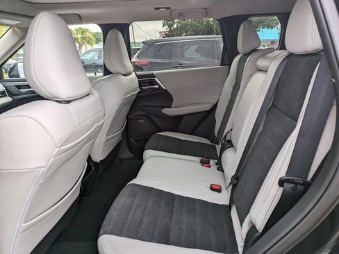 Used 2025 Mitsubishi Outlander SE FWD image 14