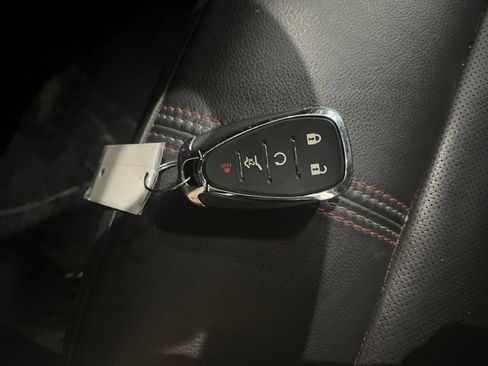 Used 2023 Chevrolet Traverse RS image 27