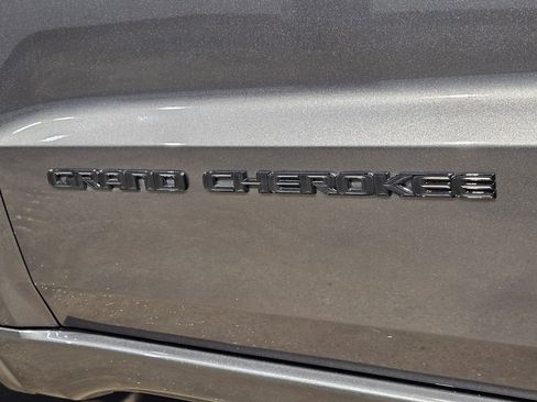 Used 2020 Jeep Grand Cherokee Altitude RWD image 39
