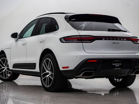 Certified 2025 Porsche Macan image 3