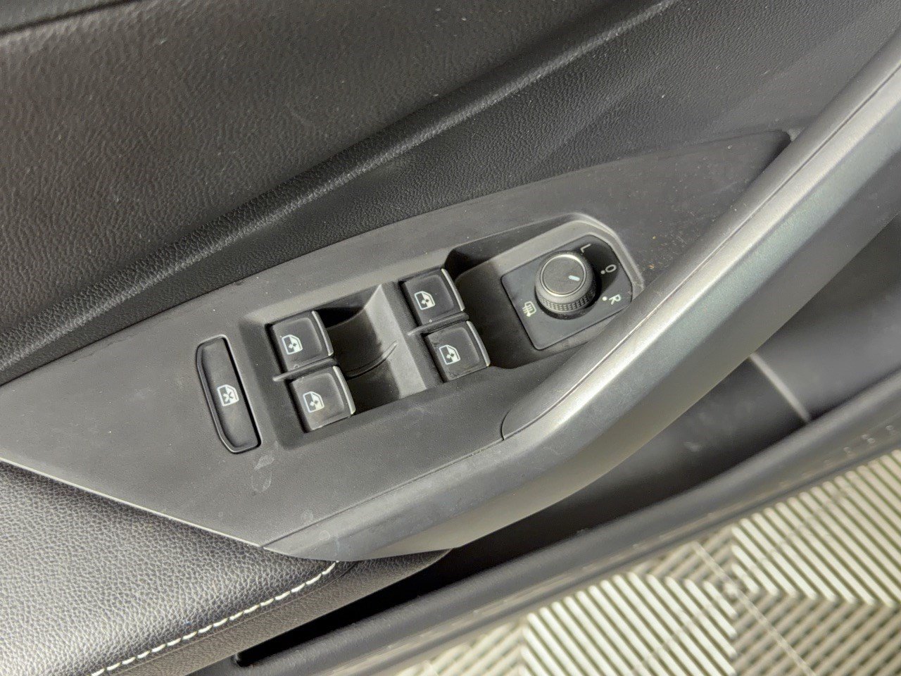 Used 2023 Volkswagen Jetta SE FWD image 15