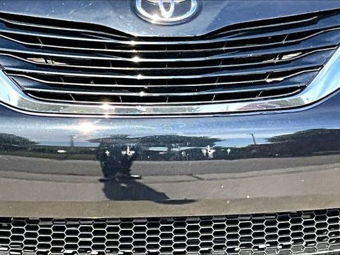Used 2017 Toyota Sienna LE FWD image 12