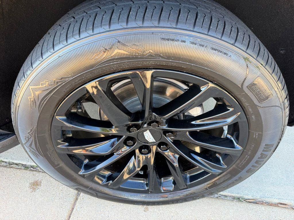 Used 2021 Cadillac Escalade Premium Luxury AWD/4WD image 30