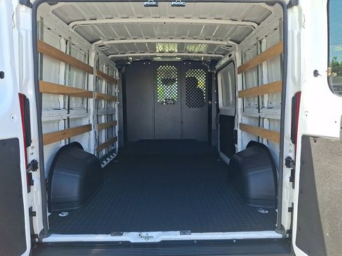 Used 2025 RAM ProMaster 2500 w/ U-Haul Equipment Group FWD image 17