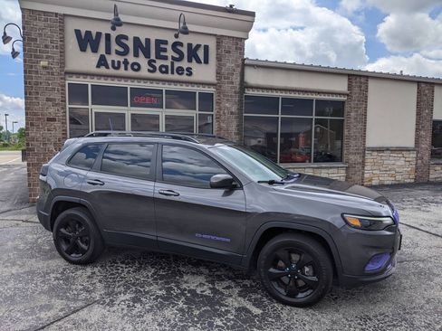 Used 2019 Jeep Cherokee Latitude Plus AWD/4WD image 2