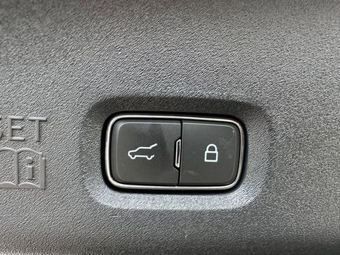 Used 2025 Ford Expedition Tremor image 17