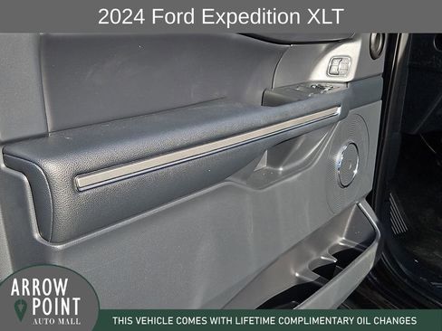 Used 2024 Ford Expedition XLT image 21
