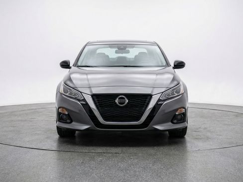 Used 2025 Nissan Altima 2.5 SV FWD image 2