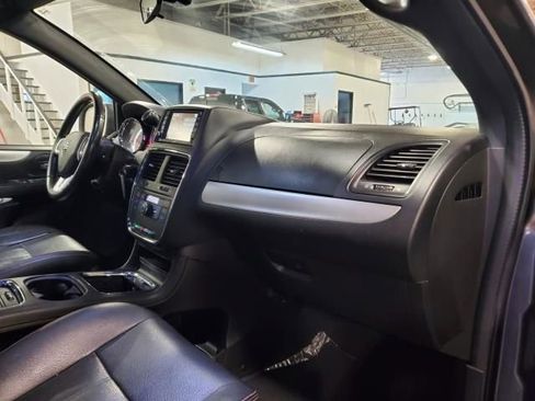 Used 2016 Dodge Grand Caravan R/T image 12