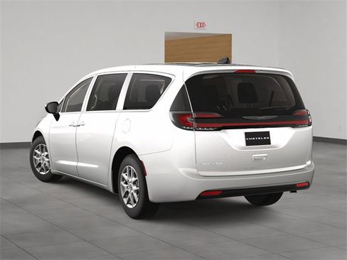 New 2024 Chrysler Pacifica Touring-L image 4