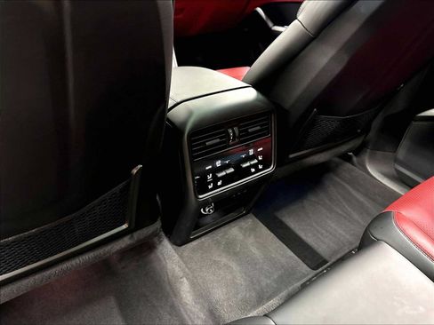 Used 2025 Porsche Cayenne GTS AWD/4WD image 25