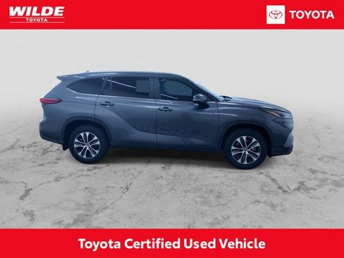 Certified 2023 Toyota Highlander XLE image 2