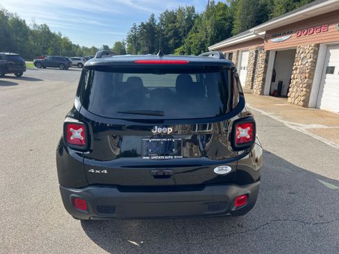 Used 2023 Jeep Renegade Latitude w/ Premium Group AWD/4WD image 6