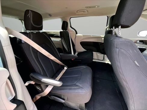 Certified 2023 Chrysler Voyager LX FWD image 23