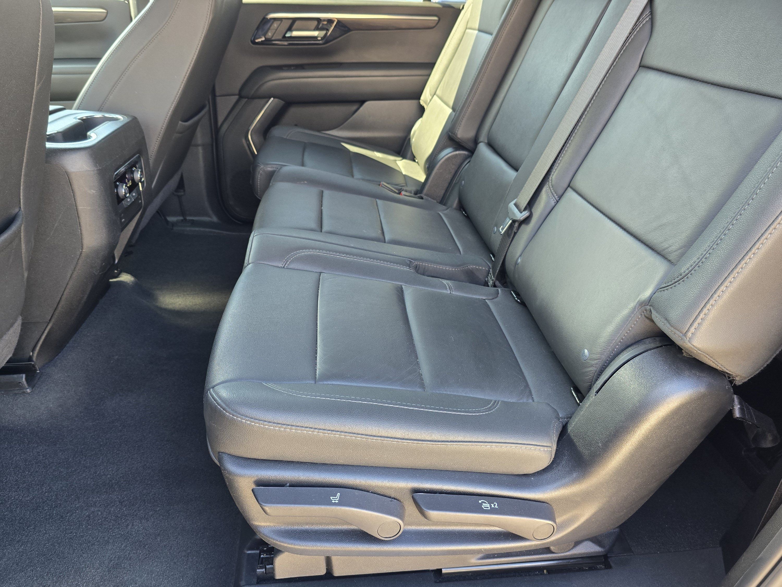 Used 2025 Chevrolet Suburban Z71 AWD/4WD image 6