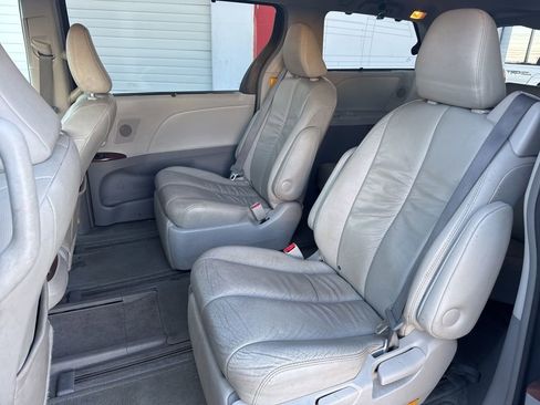 Used 2012 Toyota Sienna XLE image 53