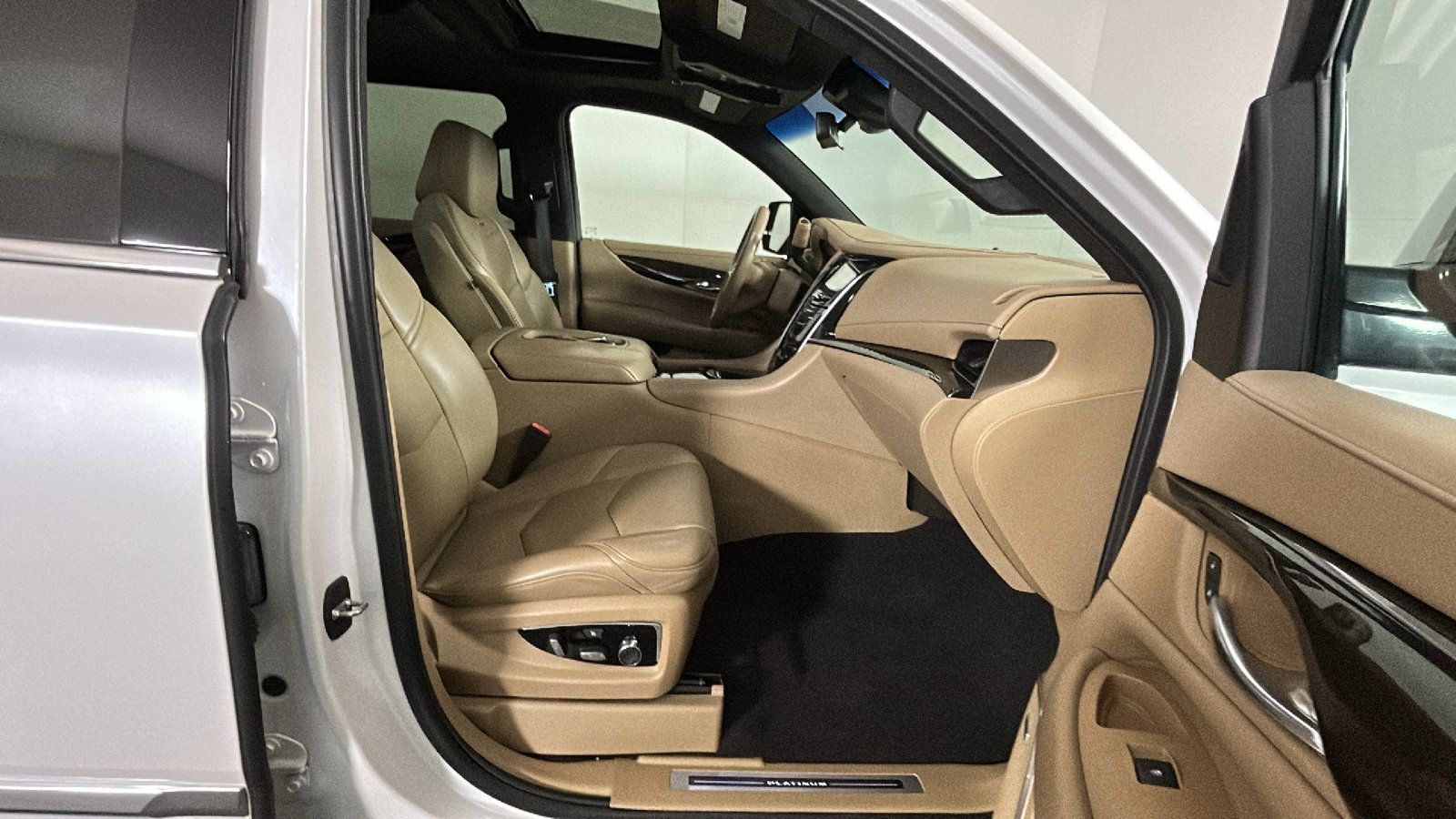 Used 2019 Cadillac Escalade Platinum RWD image 35