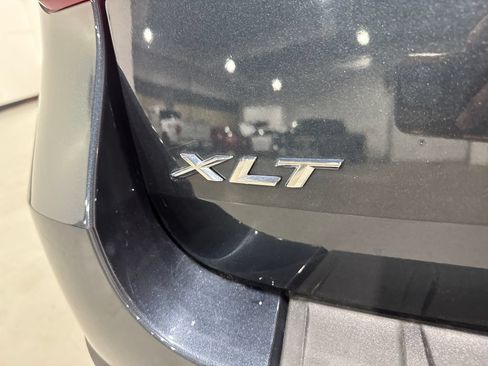 Used 2022 Ford Explorer XLT AWD/4WD image 32