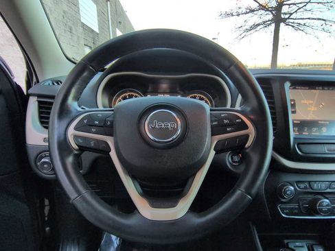 Used 2016 Jeep Cherokee Limited image 25