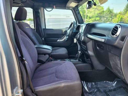Used 2013 Jeep Wrangler Unlimited Sahara AWD/4WD image 11