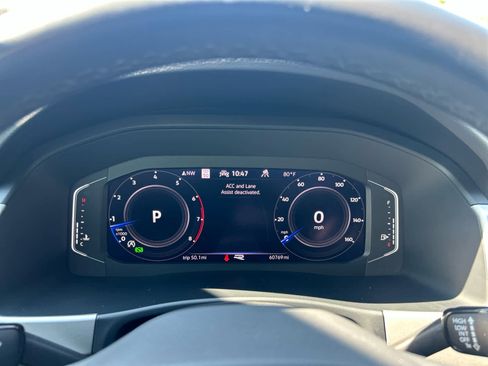 Used 2022 Volkswagen Atlas Cross Sport SEL Premium R-Line image 33